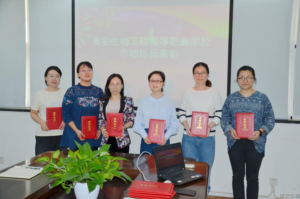 巾帼标兵.jpg